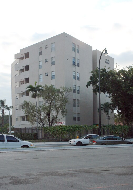 5995 Biscayne Blvd in Miami, FL - Foto de edificio
