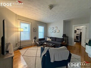 471 Cambridge St, Unit 3 in Cambridge, MA - Foto de edificio - Building Photo