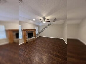 325 W Strasburg Way in Mustang, OK - Building Photo - Building Photo