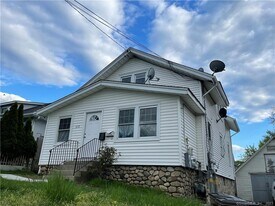 510 W Main St in Stamford, CT - Building Photo