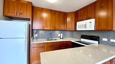 737 Olokele Ave in Honolulu, HI - Building Photo - Building Photo