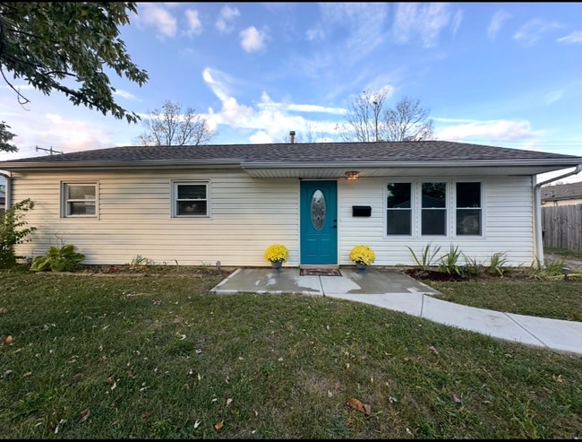 property at 11 W Doris Dr