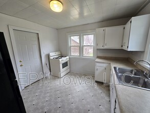 917 Fairview Ave in Waterloo, IA - Building Photo - Building Photo