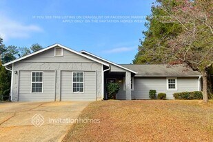 888 Tall Deer Dr in Fairburn, GA - Building Photo
