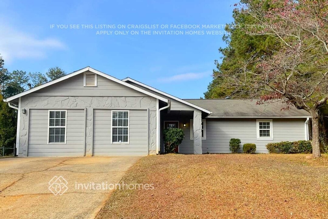 888 Tall Deer Dr in Fairburn, GA - Building Photo