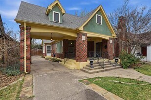 1039 N Winnetka Ave in Dallas, TX - Building Photo