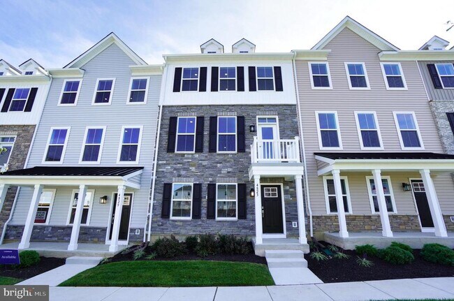 property at 4823 Lincoln Aly