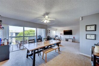 731 N Pine Island Rd in Plantation, FL - Building Photo - Building Photo