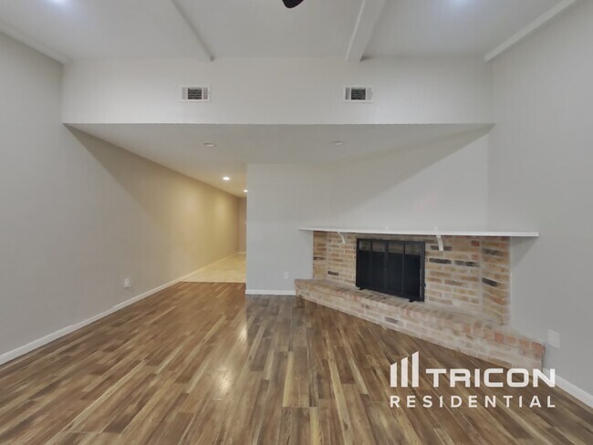 5107 Dunnethead Dr in Houston, TX - Building Photo - Building Photo