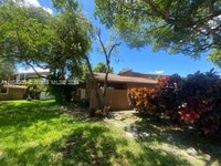 6086 Live Oak Ct in Tamarac, FL - Building Photo - Building Photo