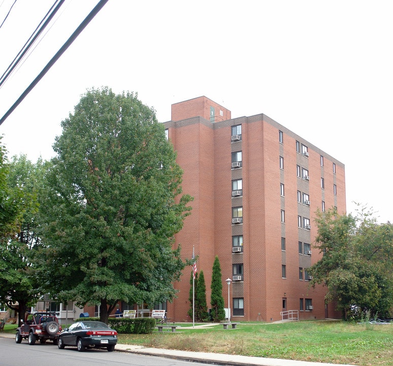 Brackenridge Hall Apartments in Brackenridge, PA - Foto de edificio