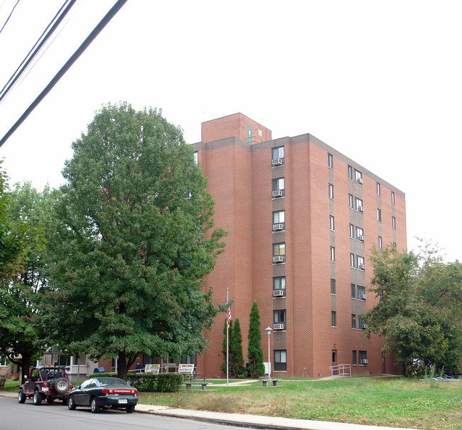 Brackenridge Hall Apartments