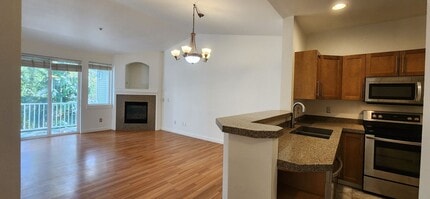 12712 Admiralty Way in Everett, WA - Building Photo - Building Photo