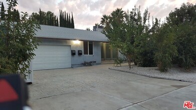 15746 Magnolia Blvd in Los Angeles, CA - Building Photo - Building Photo