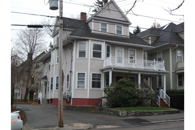 345 Lloyd Ave in Providence, RI - Foto de edificio