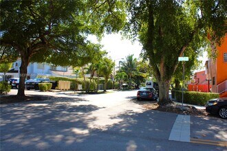 2260 W 55th St in Hialeah, FL - Building Photo - Building Photo