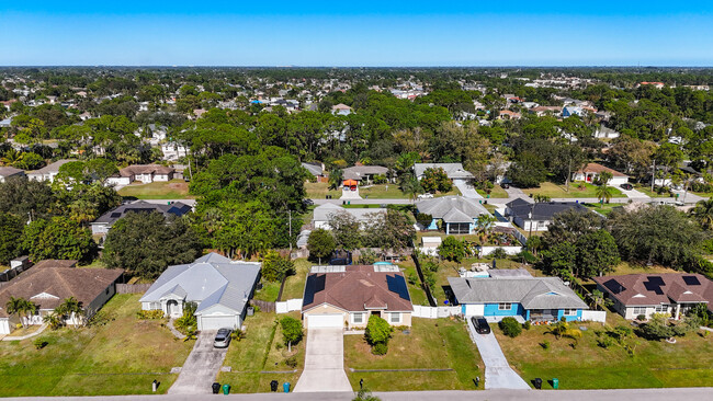 1037 SW Payne Ave in Port St. Lucie, FL - Building Photo - Building Photo