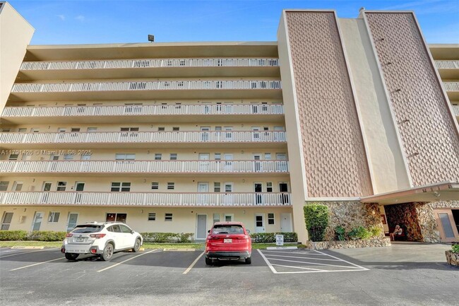 1001 NE 14th Ave in Hallandale Beach, FL - Building Photo - Building Photo