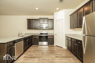 11002 Chatham Ct in Converse, TX - Foto de edificio - Building Photo
