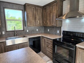 415 County Rd 3560 in Cleveland, TX - Building Photo - Building Photo