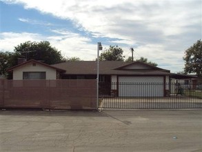 11273 Garden Hwy in Yuba City, CA - Building Photo - Building Photo