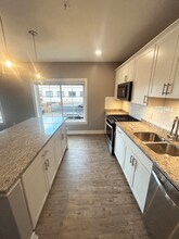 945 Kenmore Avenue in Kenmore, NY - Foto de edificio - Building Photo
