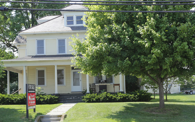 172 W Main St in Leola, PA - Building Photo - Building Photo