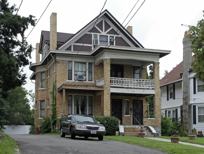 3969 Lowry Ave in Cincinnati, OH - Foto de edificio - Building Photo