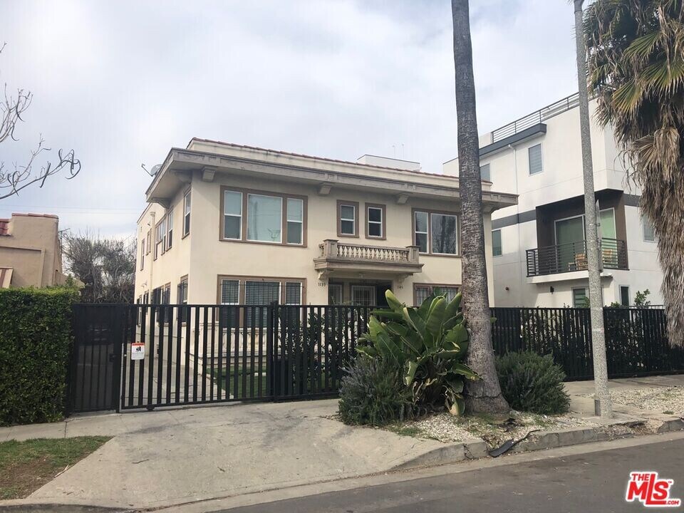 1143 Lodi Pl in Los Angeles, CA - Building Photo