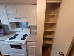 6303 Windsor Castle in San Antonio, TX - Building Photo - Building Photo