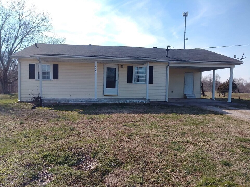 1273 Austin Tracy Rd in Lucas, KY - Building Photo