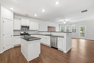 520 Edgemore Rd in Holly Springs, GA - Building Photo - Building Photo