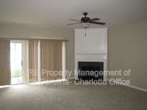 3237 Mannington Dr in Charlotte, NC - Building Photo - Building Photo