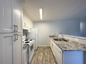 Lincoln Crest Apartments - 6248 Gettysburg Place in Stockton, CA - Building Photo - Interior Photo