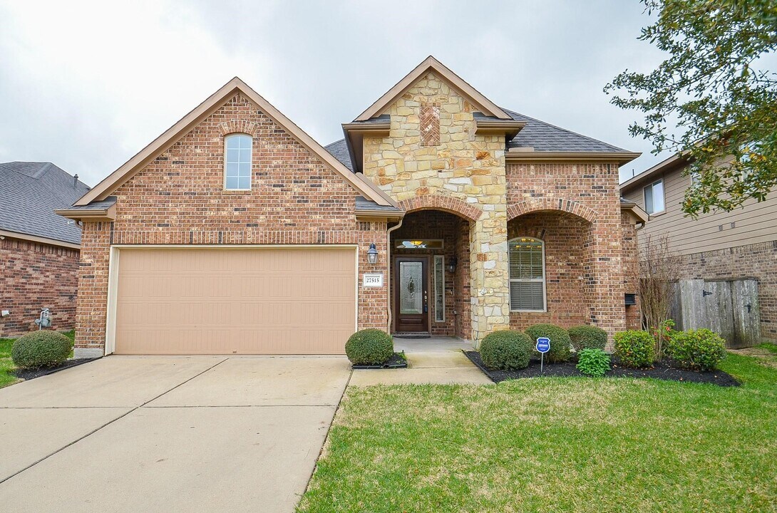 27515 Huggins Crest Ct in Fulshear, TX - Building Photo