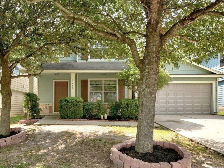 13600 Briarcreek Loop in Manor, TX - Foto de edificio