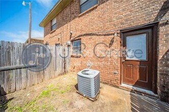 5935 Shadydell Dr in Fort Worth, TX - Building Photo - Building Photo