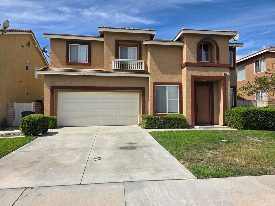 7072 Newport Ave in Fontana, CA - Foto de edificio