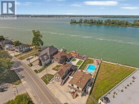 8830 Riverside Dr E in Windsor, ON - Building Photo