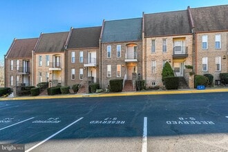 1727 Cy Ct in Vienna, VA - Building Photo - Building Photo