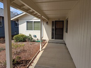 1989 Nut Tree Dr NW in Salem, OR - Building Photo - Building Photo