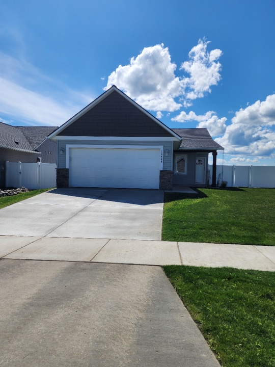 12669 N Farley Wy in Rathdrum, ID - Building Photo