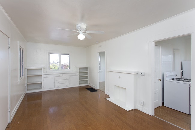 7783 1/2 Ivanhoe Ave in San Diego, CA - Building Photo - Building Photo