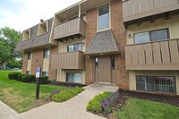 Royal Ridge Apartments photo'