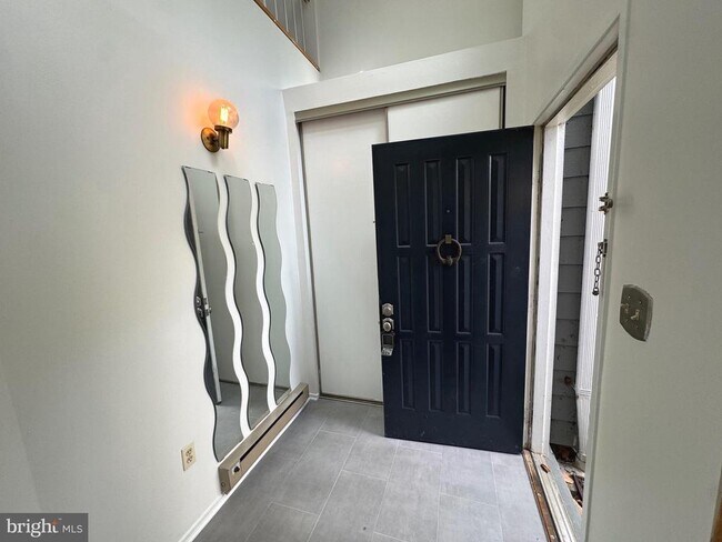 1898 Villaridge Dr-Unit -1898 B in Reston, VA - Building Photo - Building Photo