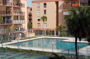 1990 W 56th St in Hialeah, FL - Building Photo