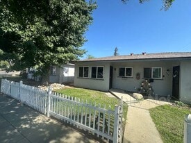 251 W 9th St in Azusa, CA - Building Photo