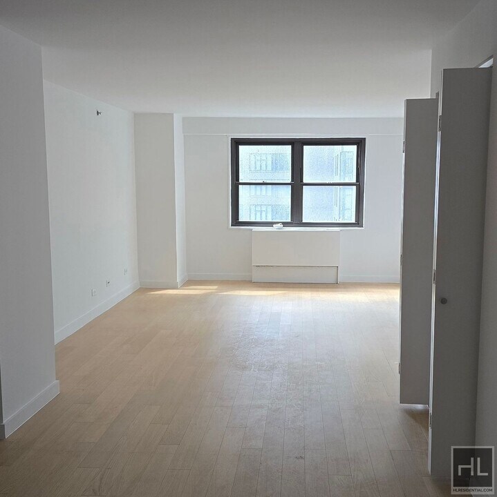 East 39th Street in New York, NY - Building Photo