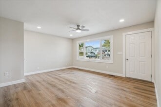 2290 Theda Dr in Dubuque, IA - Building Photo - Building Photo