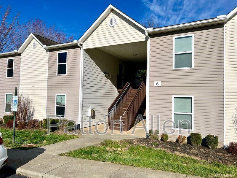 6 Zell Ln in Weaverville, NC - Foto de edificio
